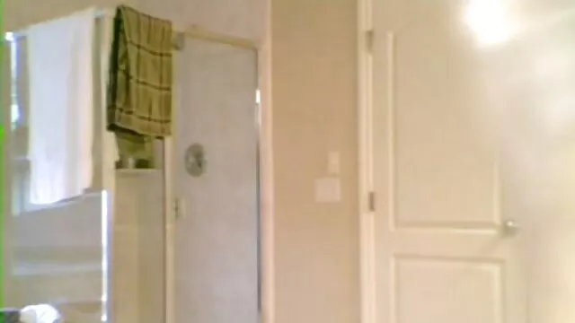 Piękna redtube darmowe filmiki dziewczyna pokazuje kamery