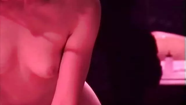 Riley Reid darmowe filmy rettube jest silną osobą, która doprowadza swoją dziewczynę na szczyt ekstazy.